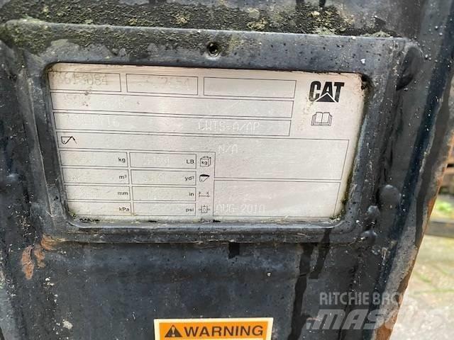 CAT 950M Grapples