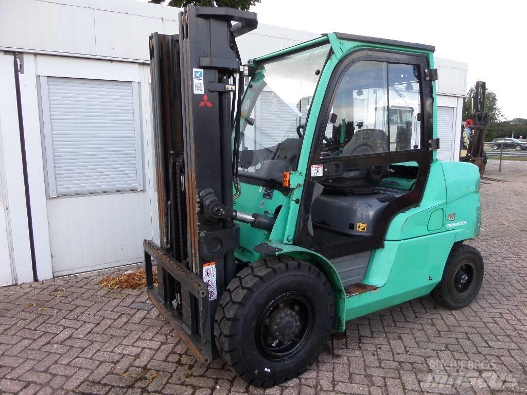 Mitsubishi FD45NT Diesel trucks