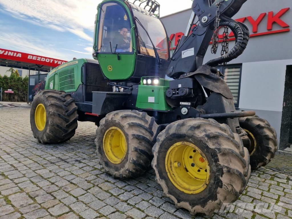 John Deere 1070 E Harvesters