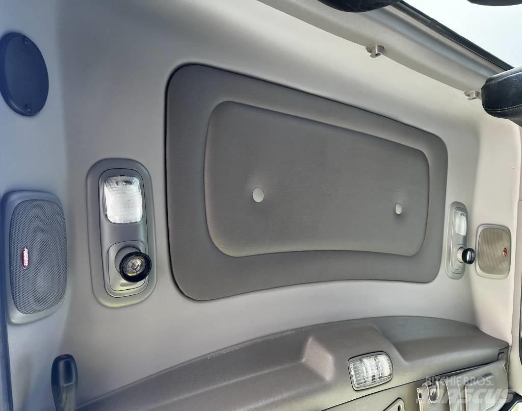 Peterbilt 389 Prime Movers