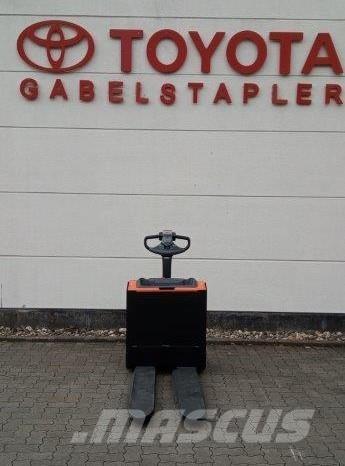 Toyota LWE 200 Pedestrian stacker