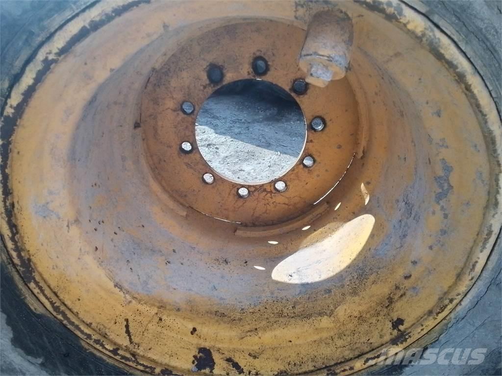 Ösa 250 24x26,5 Tyres, wheels and rims