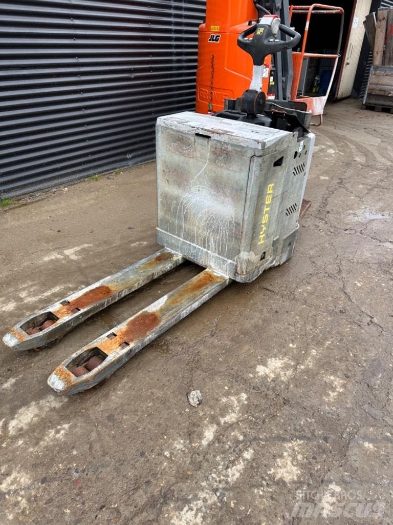 Hyster P 2.0 S Pedestrian stacker