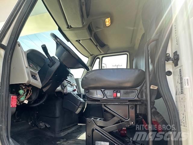 International 7400 Other trucks