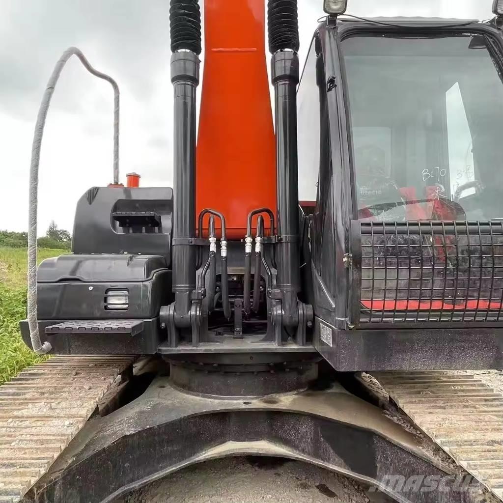 Hitachi ZX 200 Crawler excavators