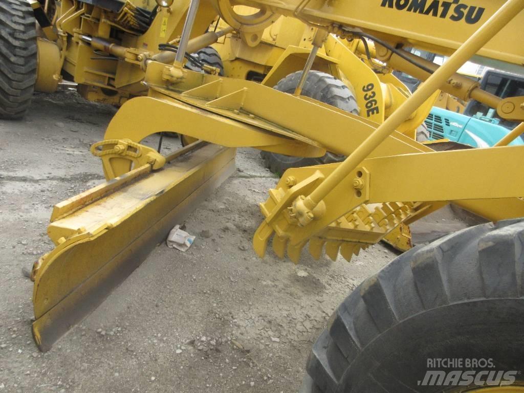 Komatsu GD 623 Graders