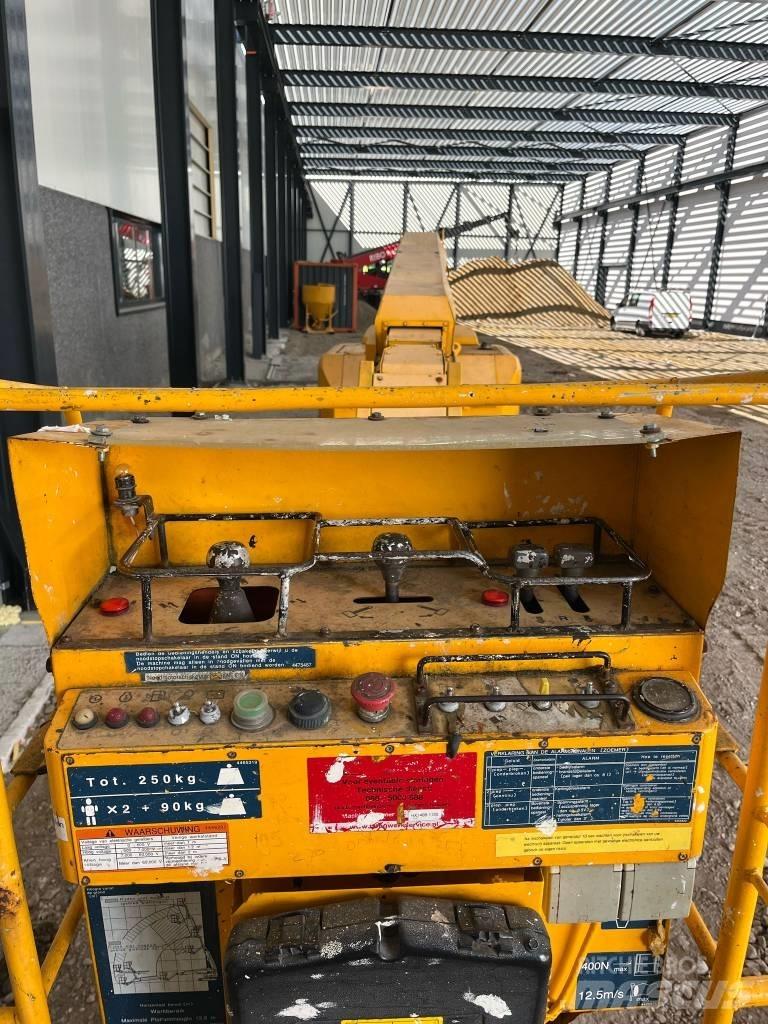 Hitachi HX140B Telescopic boom lifts