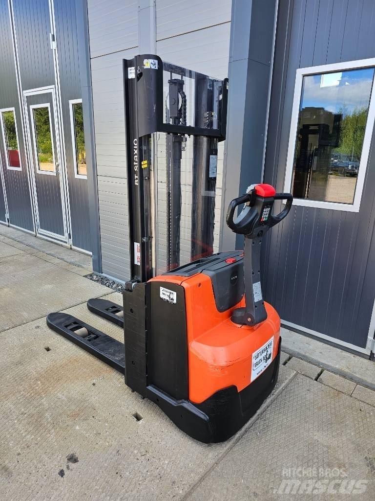 BT SWE 120 L Pedestrian stacker