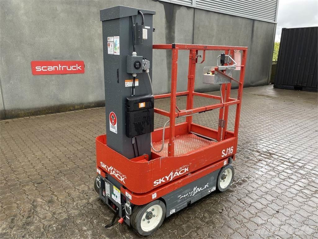 SkyJack SJ16 Used Personnel lifts and access elevators