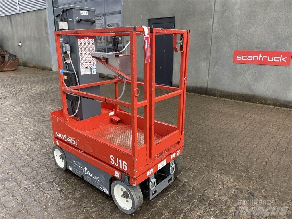 SkyJack SJ16 Used Personnel lifts and access elevators