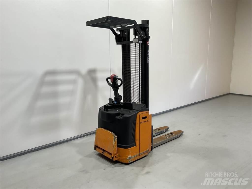 Still EFGV S14 Self propelled stackers