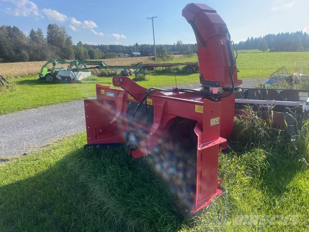 Globus 245 Farm machinery