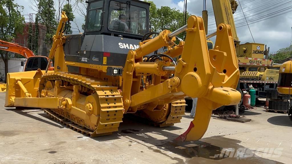 Shantui SD 32 Crawler dozers