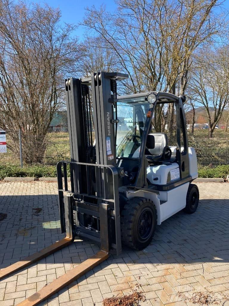 Nissan YG1D2A32Q Diesel trucks