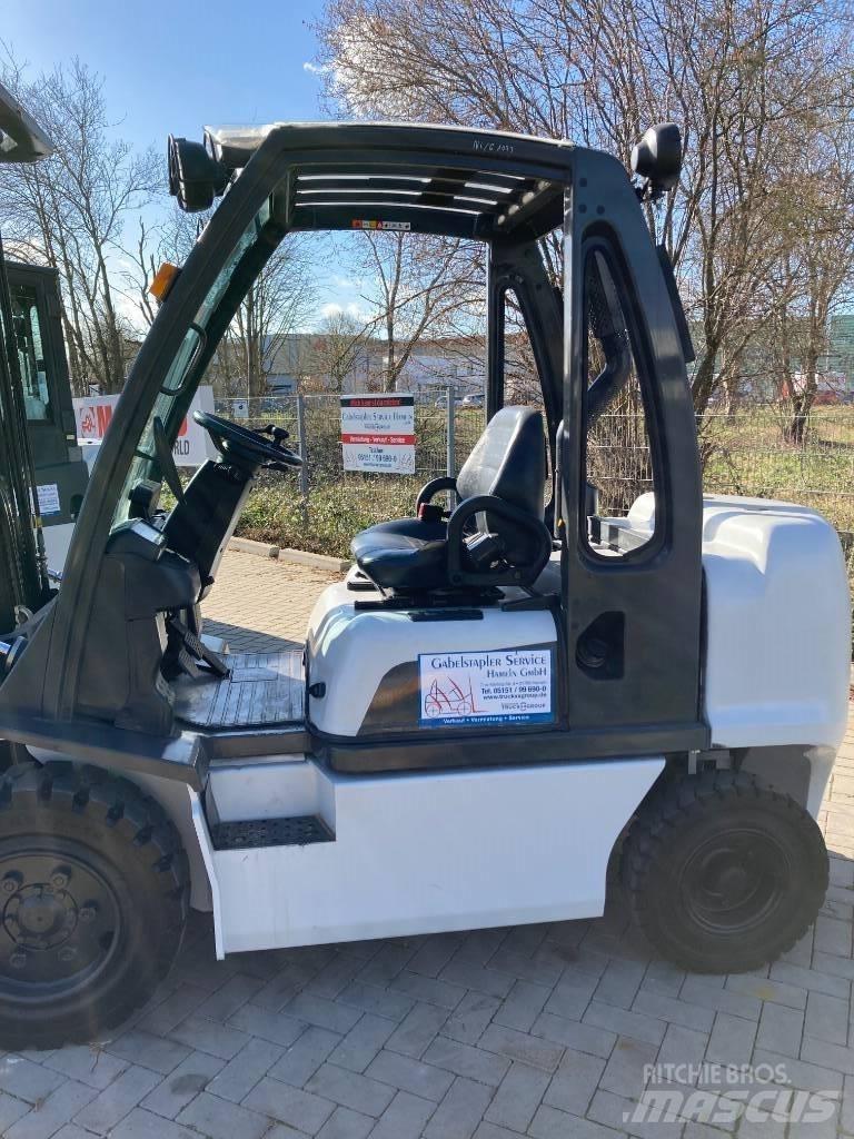Nissan YG1D2A32Q Diesel trucks