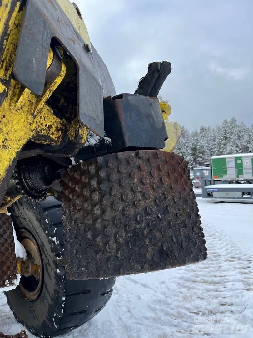 John Deere H270 Harvester heads