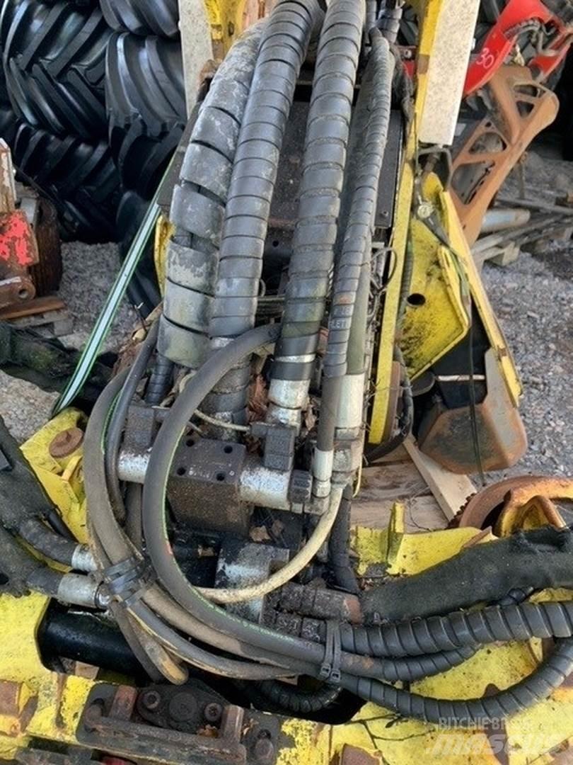 John Deere H270 Harvester heads
