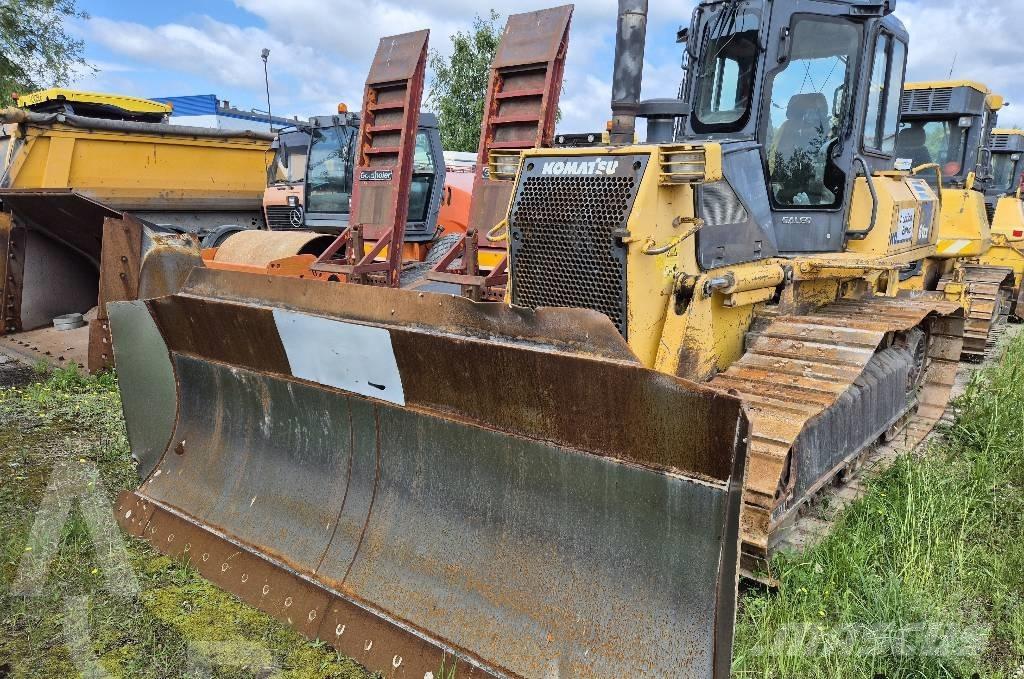 Komatsu D 61 EX-15 Crawler dozers