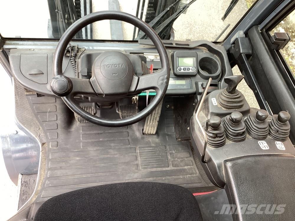 Toyota 8FDJF35 Diesel trucks