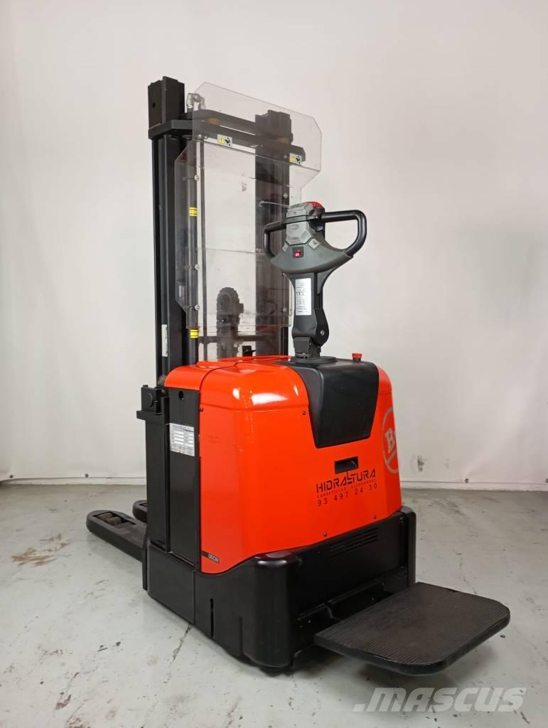 BT SPE 125 Self propelled stackers