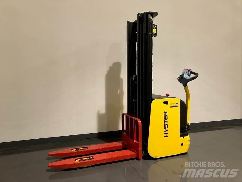 Hyster S1.6AC Pedestrian stacker