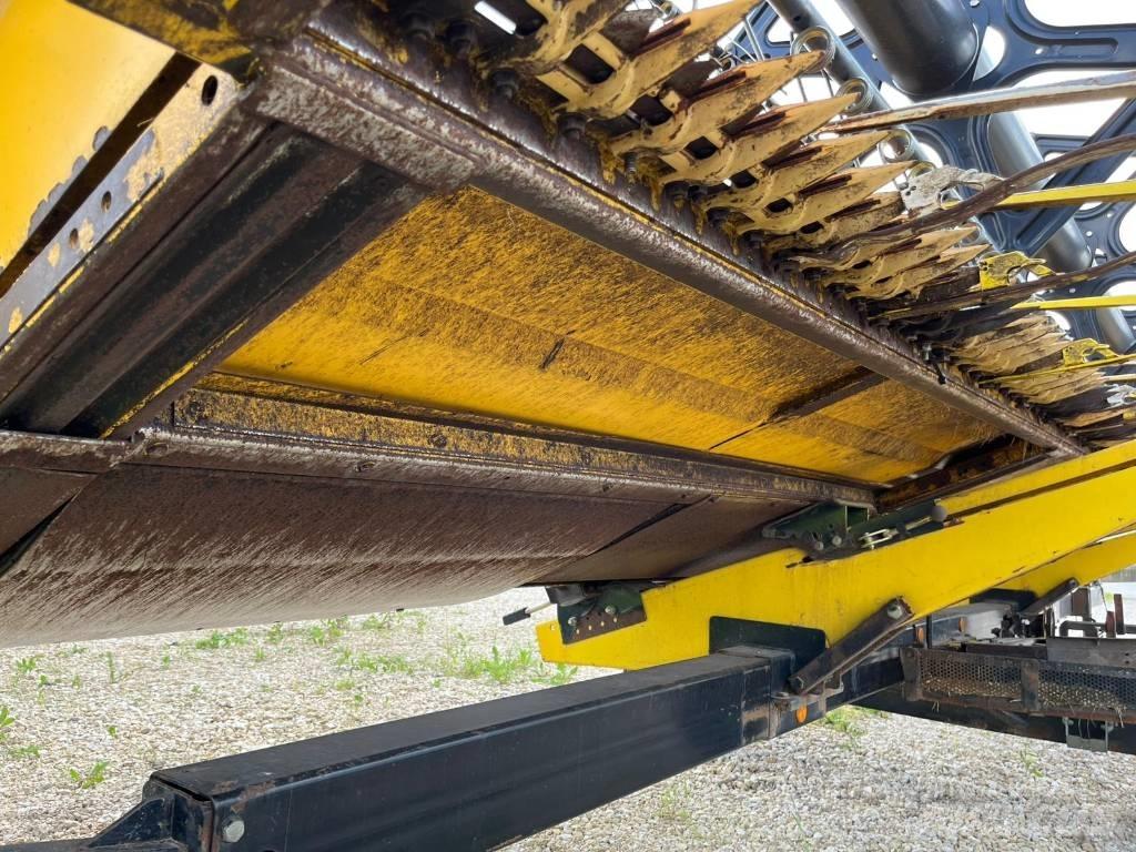 New Holland CX 860 Combine harvesters
