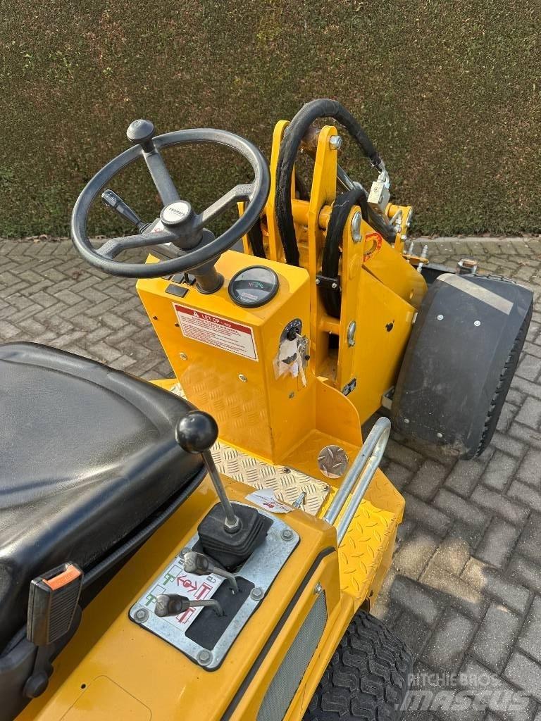 Knikmops KM 130 Multi-purpose loaders