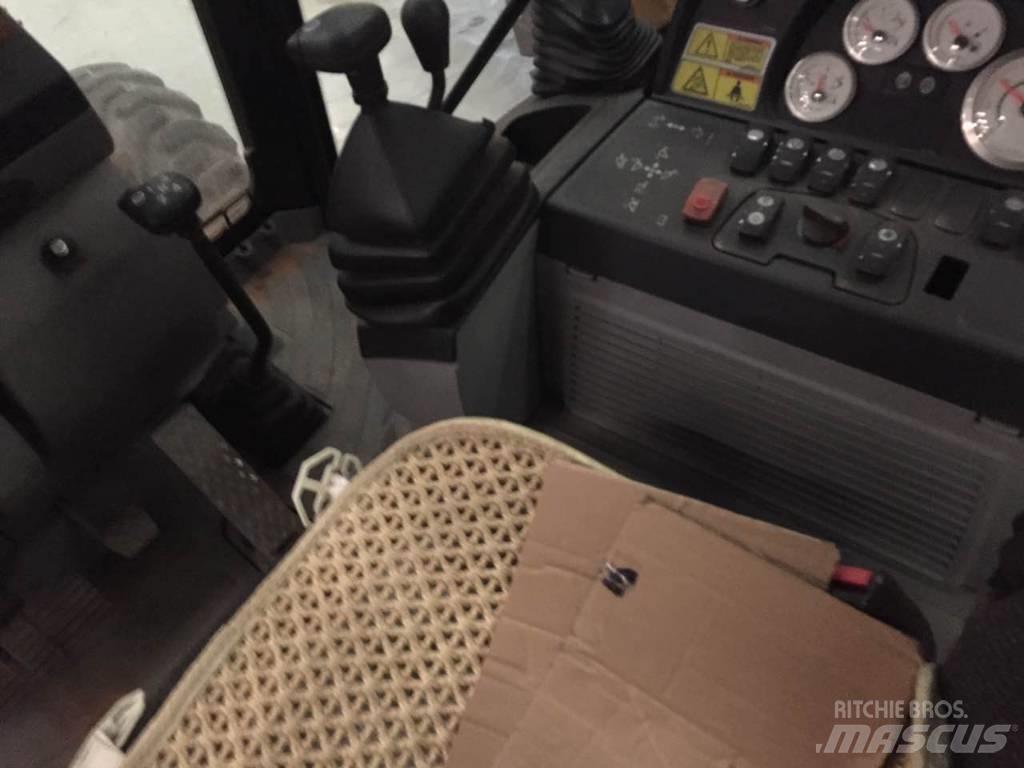 CAT 450 E Backhoe