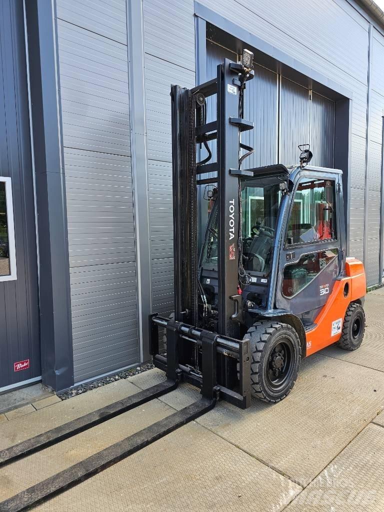Toyota 8 FD 30 Diesel trucks