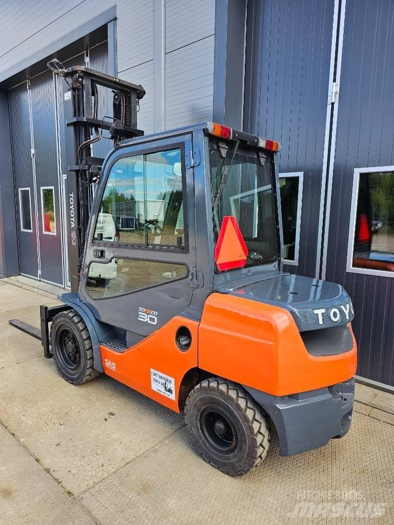 Toyota 8 FD 30 Diesel trucks