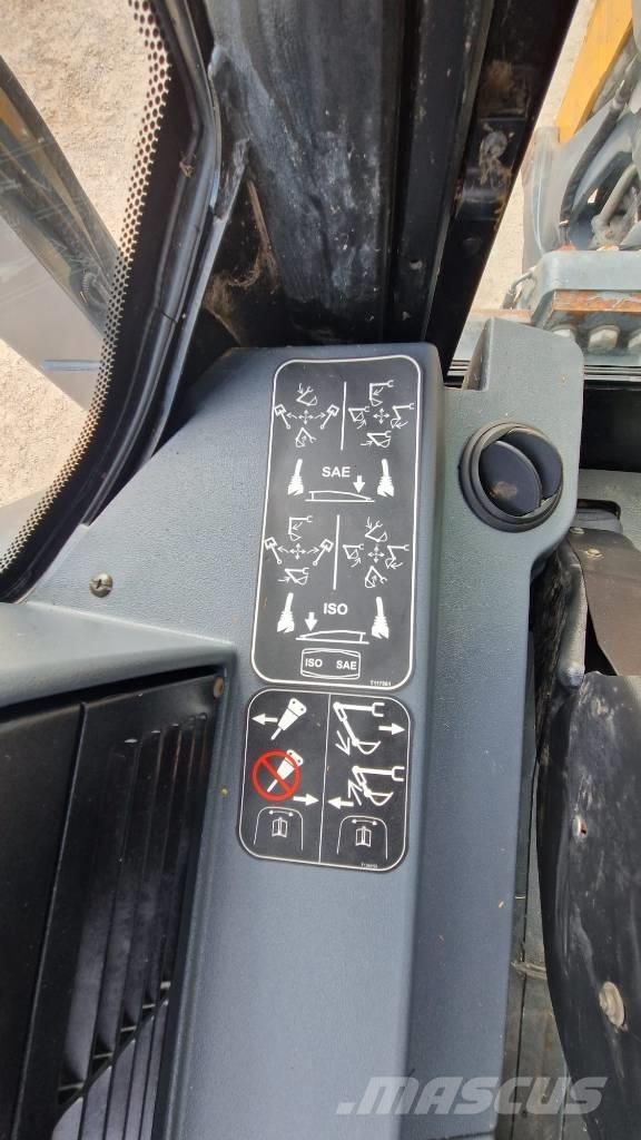 Terex TLB 890 Backhoe