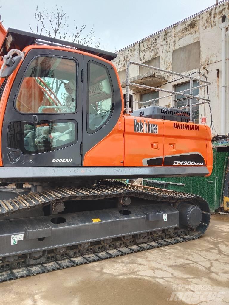 Doosan DX300 Crawler excavators