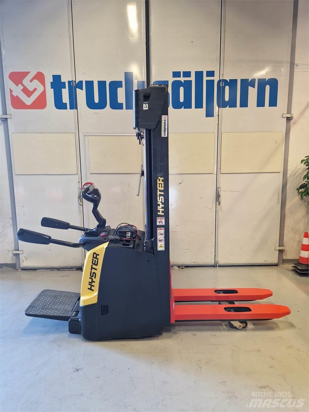 Hyster S1.4S IL Pedestrian stacker