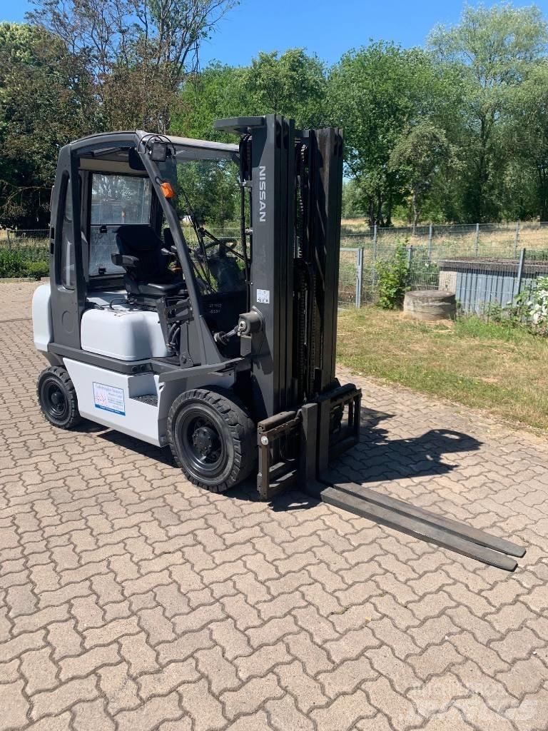 Nissan Y1D2A25Q Diesel trucks