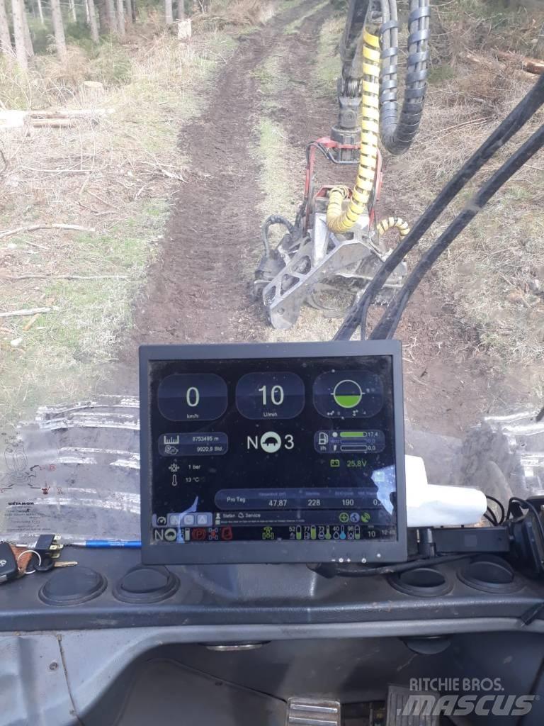 Komatsu 931 XC Harvesters