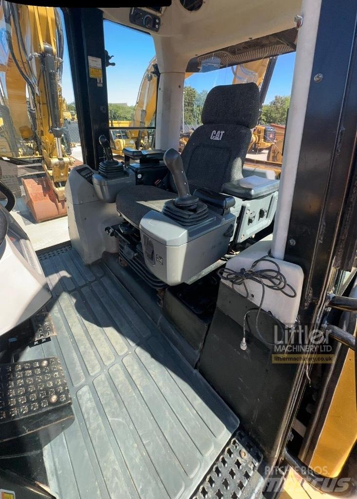 CAT 973D Crawler loaders
