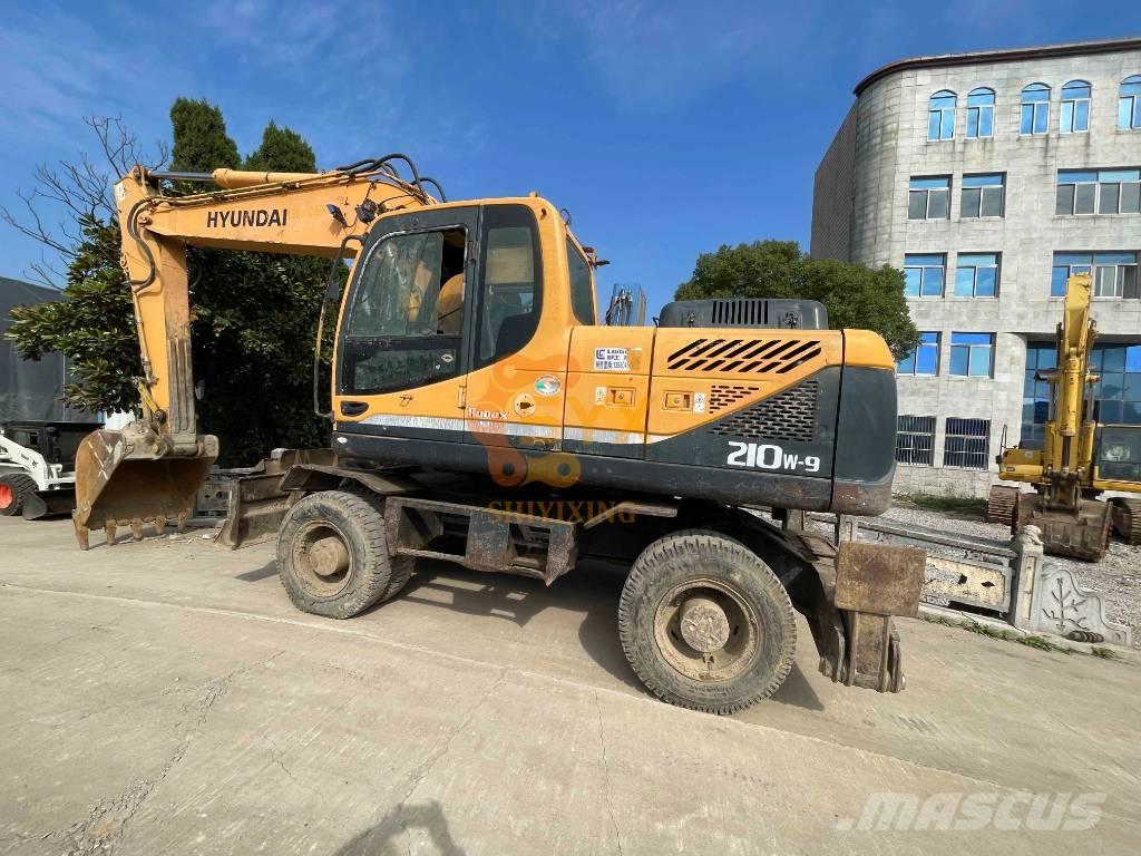 Hyundai R210W-9 Wheeled excavators