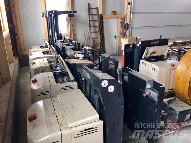Crown LP 3020 Medium lift order picker