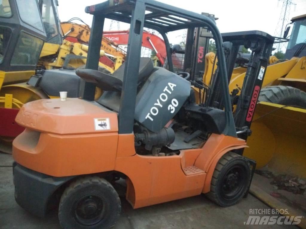 Toyota FD 30 Diesel trucks