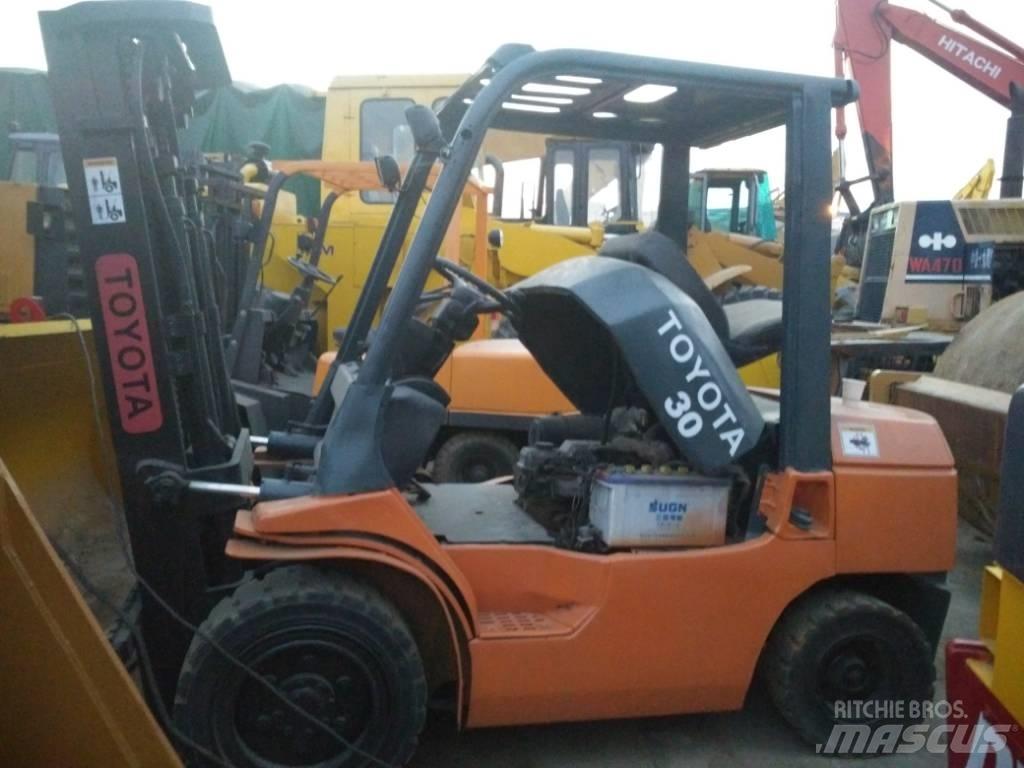 Toyota FD 30 Diesel trucks