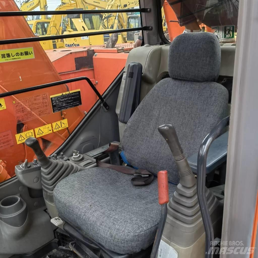 Hitachi ZX 135 US Crawler excavators