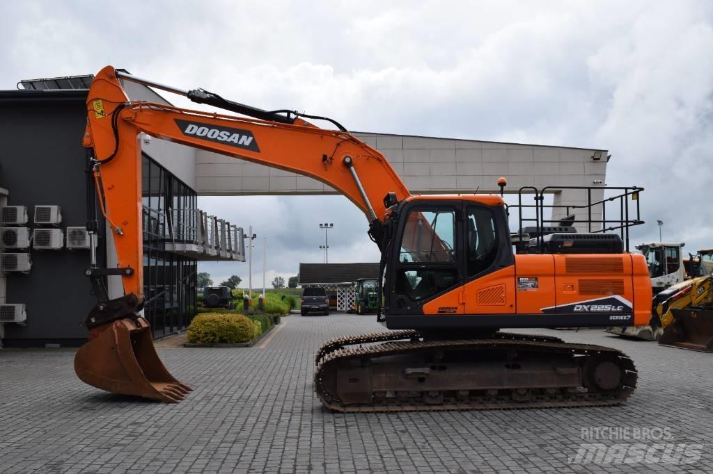 Doosan DX 225 LC Crawler excavators