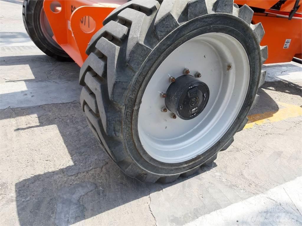JLG 600AJ Articulated boom lifts