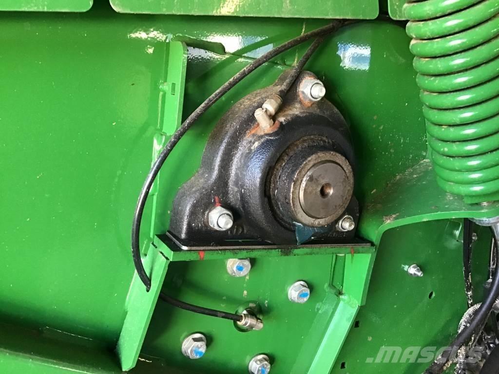 John Deere V461M Round balers