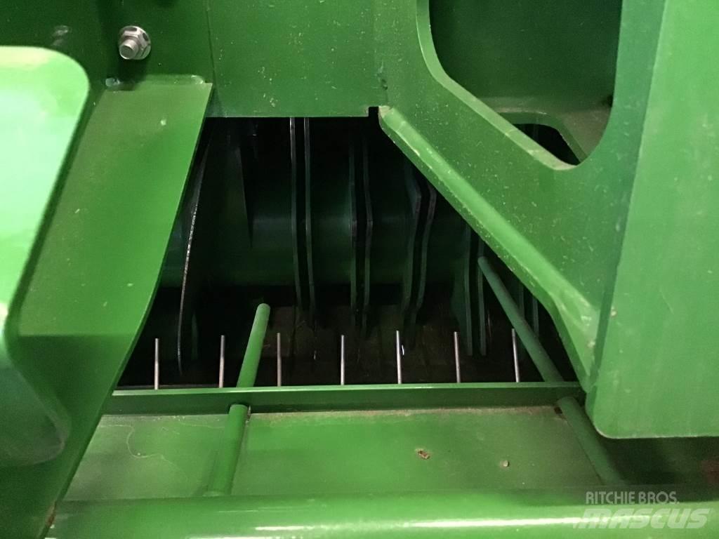 John Deere V461M Round balers