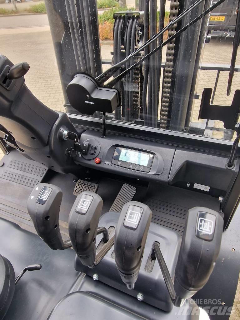 Bobcat B 30 X-7 Plus Electric forklift trucks