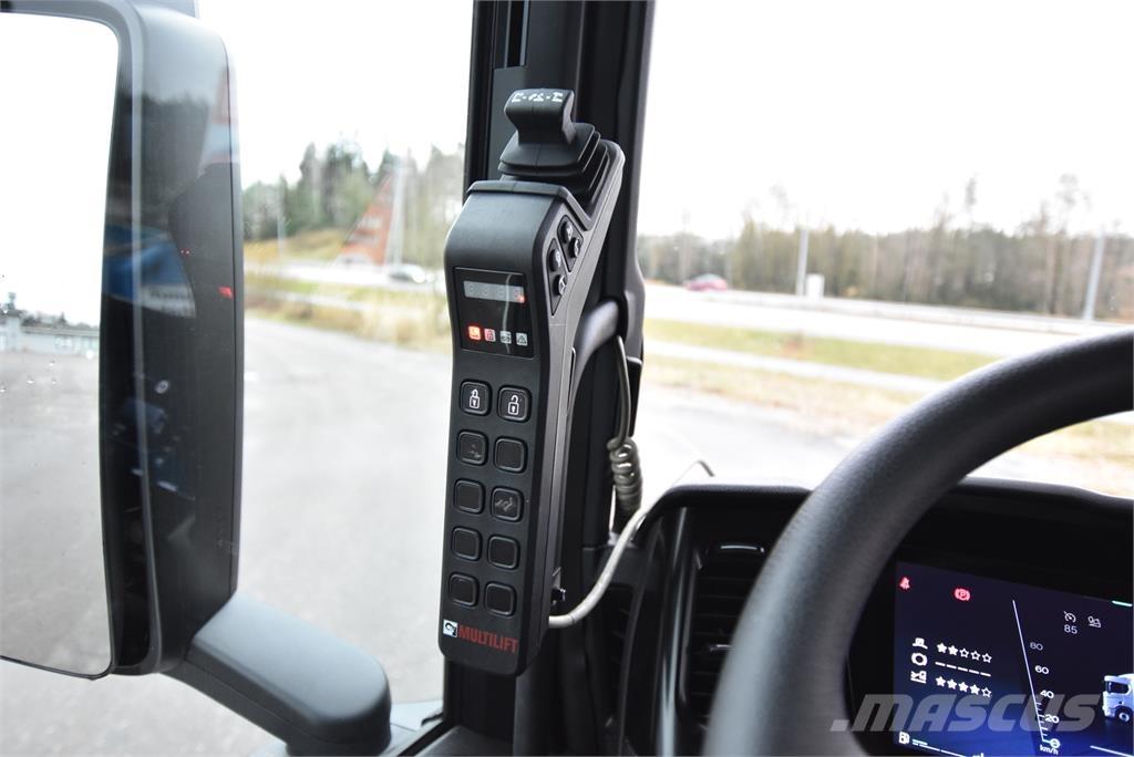 Scania P420 6X2 Hook lift trucks