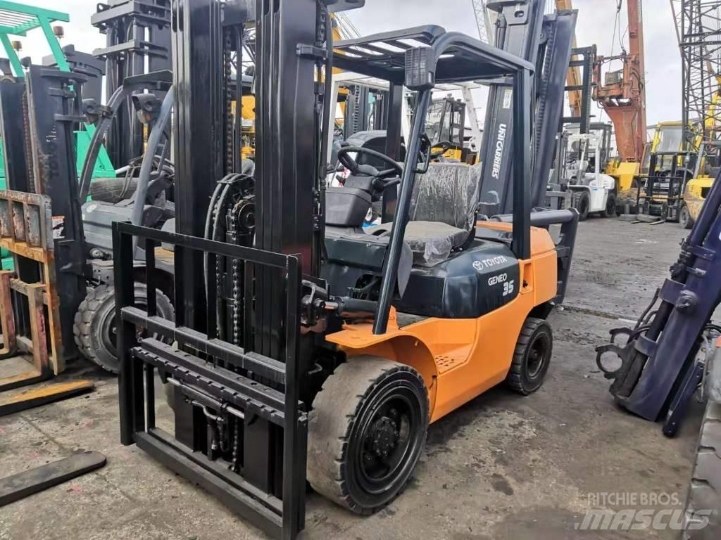 Toyota 3.5Ton Diesel trucks