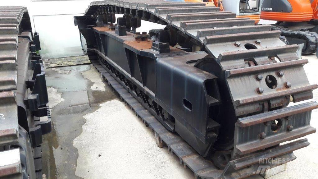 Hitachi ZX500LC-3 Chassis and suspension
