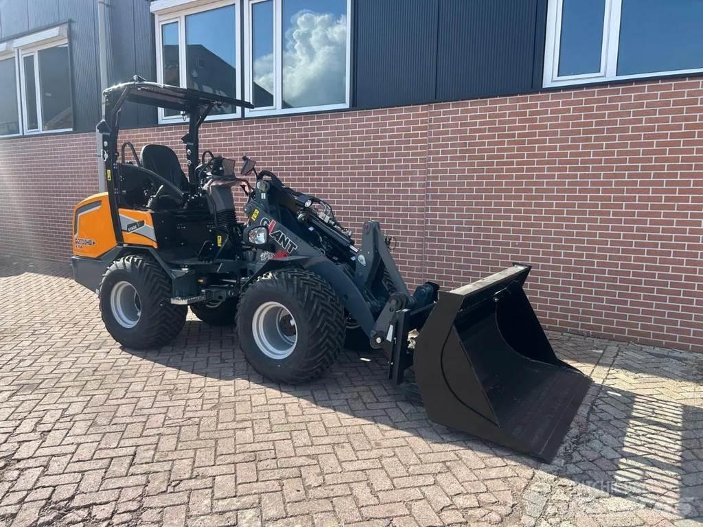 GiANT G2700 Mini loaders